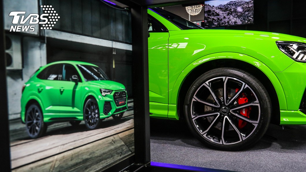 標配21吋Audi Sport式樣輪圈與紅色煞車卡鉗。
