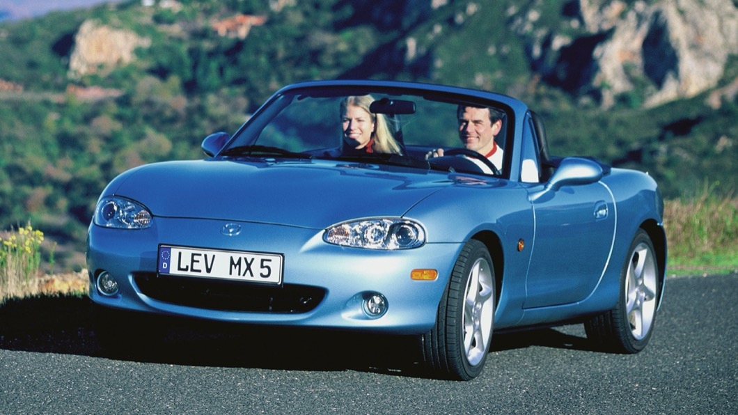第二代MX-5車上搭載1.8升自然進氣引擎,可以輸出142匹最大馬力。(圖片來源/ Ant Anstead)