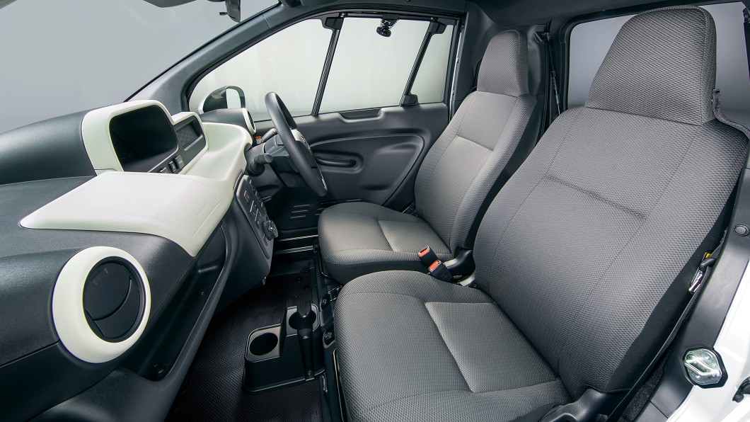 C+pod採雙人座設定，為微型BEV電動車定位。(圖片來源/ Toyota)