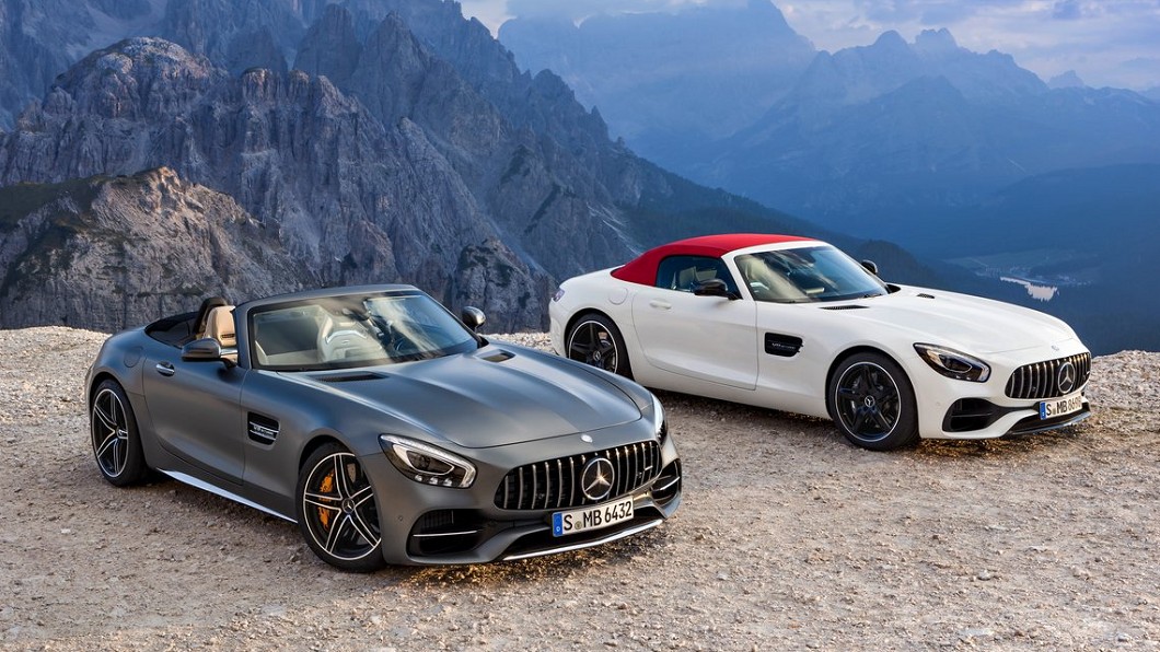 2017年M-Benz AMG GT Roadster當時新車價為720萬元,現場四位達人估價落在350萬元到400萬元左右。(圖片來源/ M-Benz)