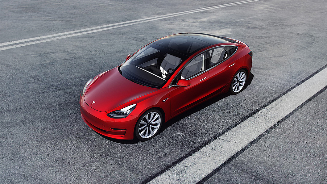 馬斯克表示,Tesla從今年開始就會開放自動駕駛系統,並以訂閱制模式提供給車主。(圖片來源/ Tesla)