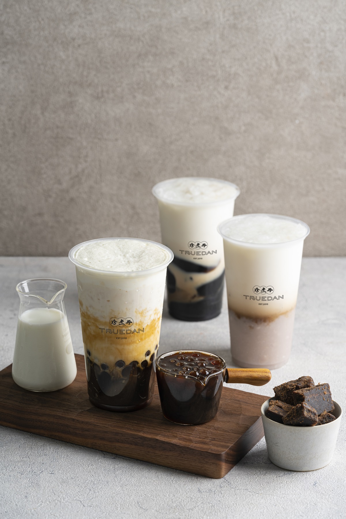珍煮丹有黑糖飲、懷舊奶茶買一送一。(圖/珍煮丹提供)