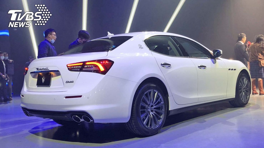 Maserati Ghibli MHEV報價358萬元起,要和BMW 5系列與M-Benz E-Class一較高下。