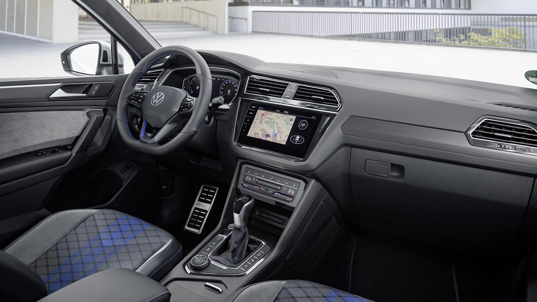 車內透過R車型專屬設計元素營造熱血駕馭氛圍。(圖片來源/ Volkswagen)