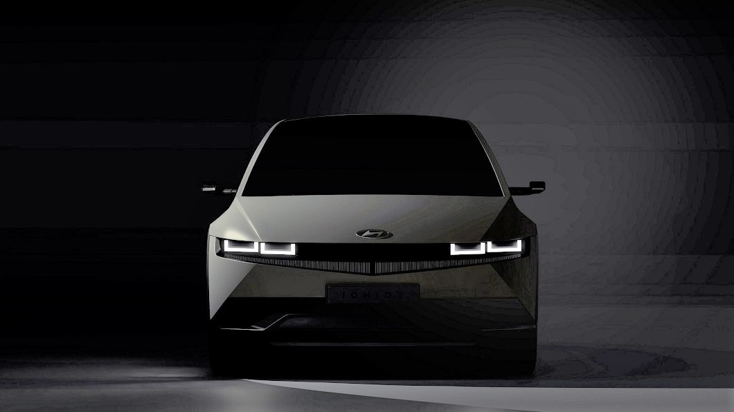 Hyundai在1/13公開Concept EV 45衍伸車款Ioniq 5的預告廠圖,造型依然相當前衛。(圖片來源/ Hyundai)