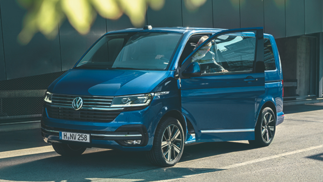 福斯商旅於T6.1車系家族中導入多款ADAS先進駕駛輔助系統，包括IQ.Drive智能駕駛輔助系統。(圖片來源/ 福斯商旅)