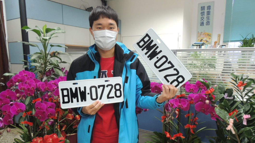 有意參加競標者，需要先申請成為監理服務網會員，並備妥自然人憑證IC卡及晶片讀卡機，即可到監理服務網參加競標。(圖片來源/ 台中區監理所)