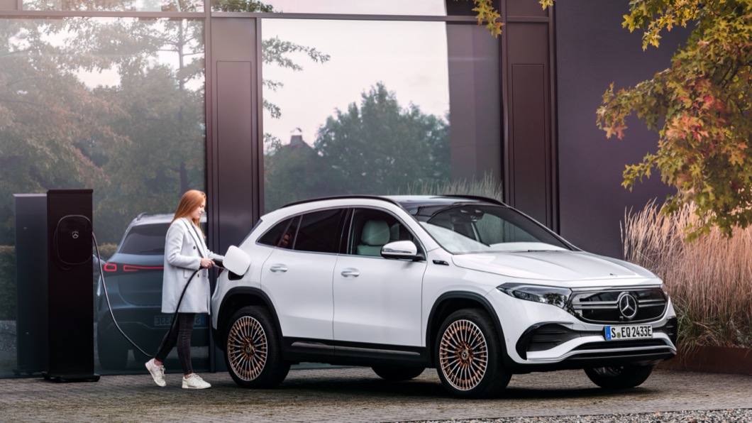 若是使用快速充電器,EQA可以在30分鐘內將電動充到80%。(圖片來源/ M-Benz)