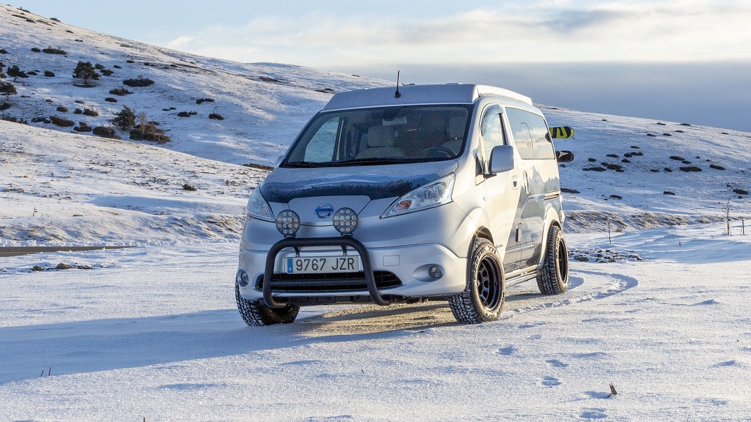 e-NV200冬季露營概念車除抬高底盤離地高度,還換上全地形越野胎強化穿越能力。(圖片來源/ Nissan)