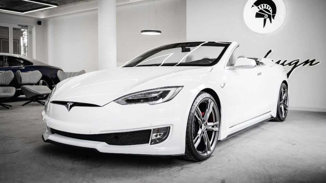Ares Design受到客戶委託，希望可以用Tesla Model S為基礎，打造出一款雙門雙座的敞篷車。(圖片來源/ Ares Design)
