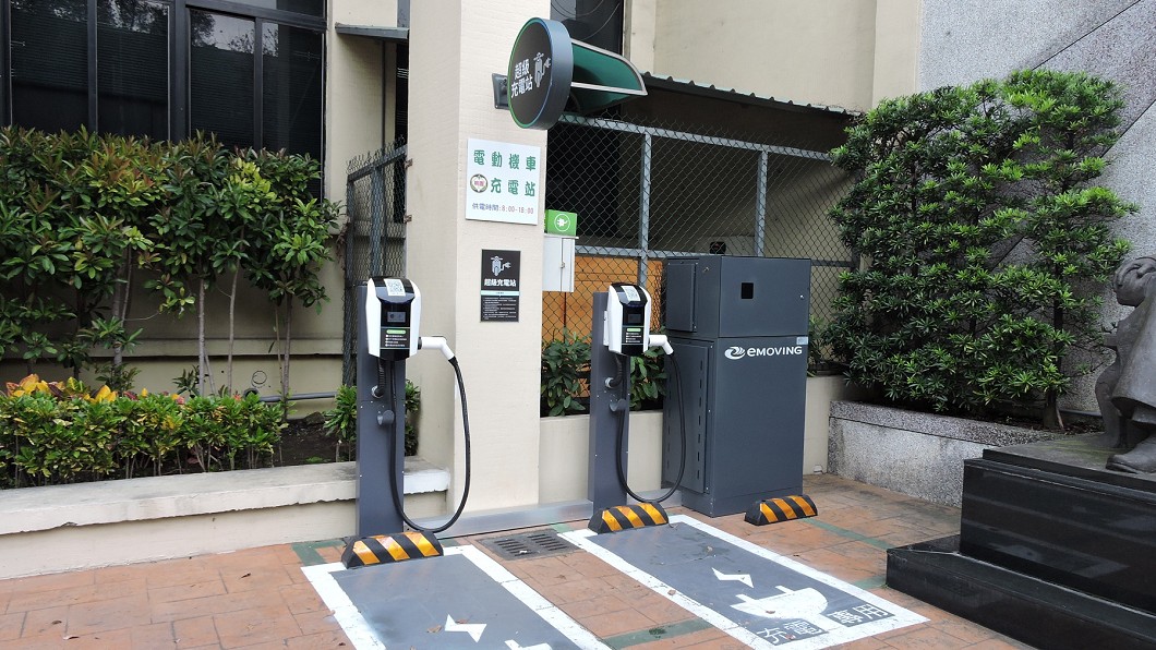 桃園市政府規劃機車汰舊換新電動機車補助最高9,000元、換購七期燃油機車補助3,000元、新購電動機車則是補助4,000元。(圖片來源/ 桃園市政府環保局)