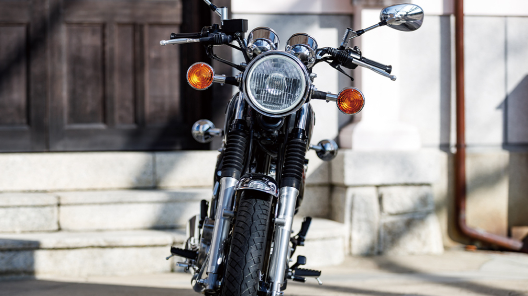 SR400 Final Edition沿用車系經典頭燈設計。(圖片來源/ Yamaha)