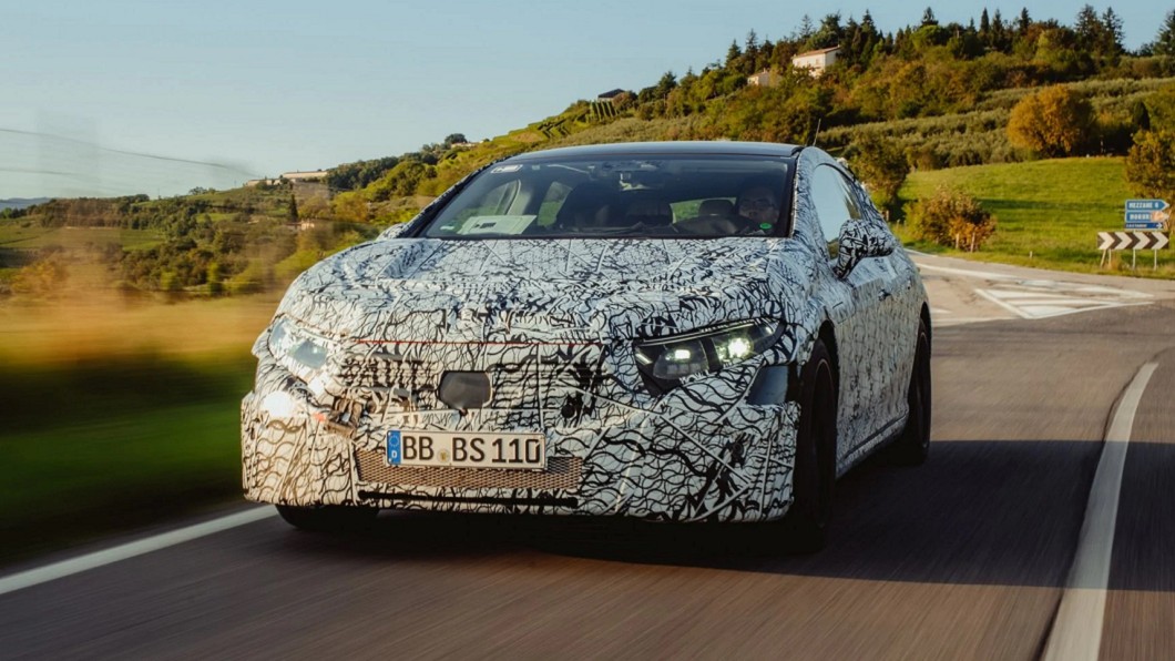 後續還有5支EQS預告影片將接續發表。(圖片來源/ Mercedes-Benz)