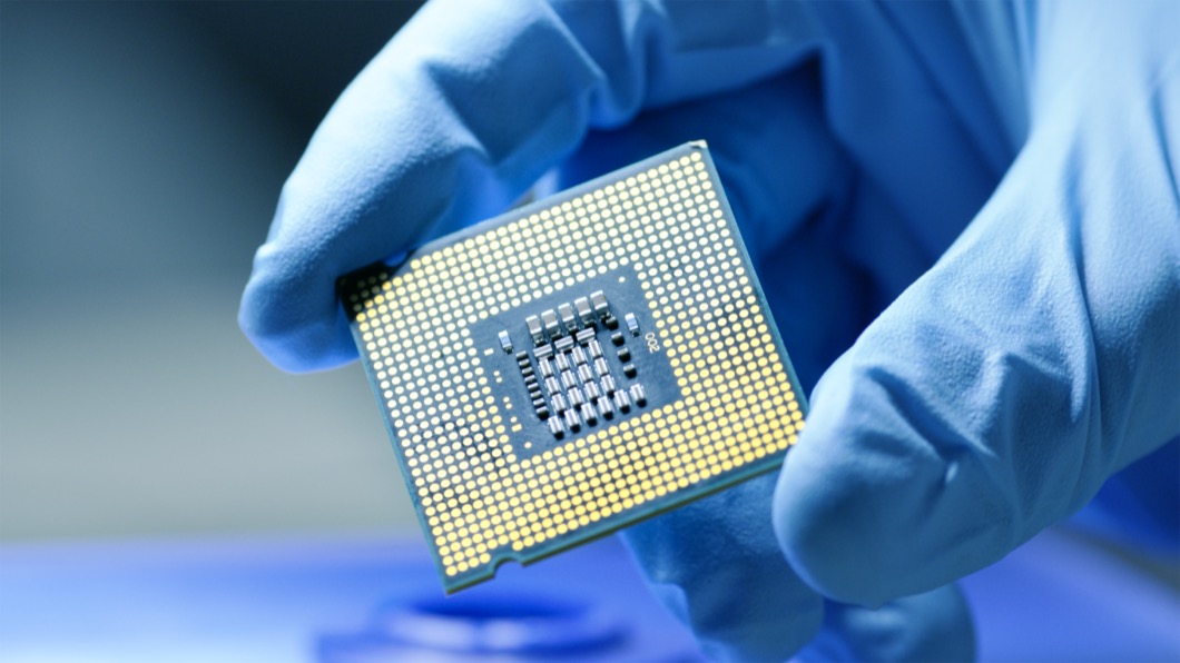 晶片短缺何時緩解? 全球電子代工大廠看衰:至少要到2022年中