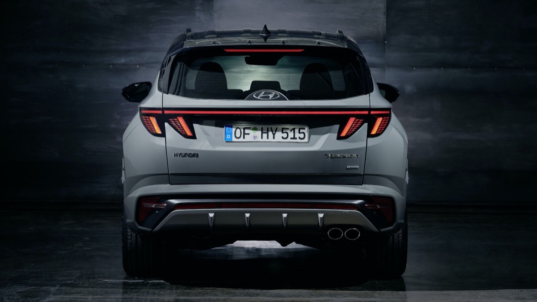 車尾的雙出排氣尾管,也帶來不怒而威的感受。(圖片來源/ Hyundai)