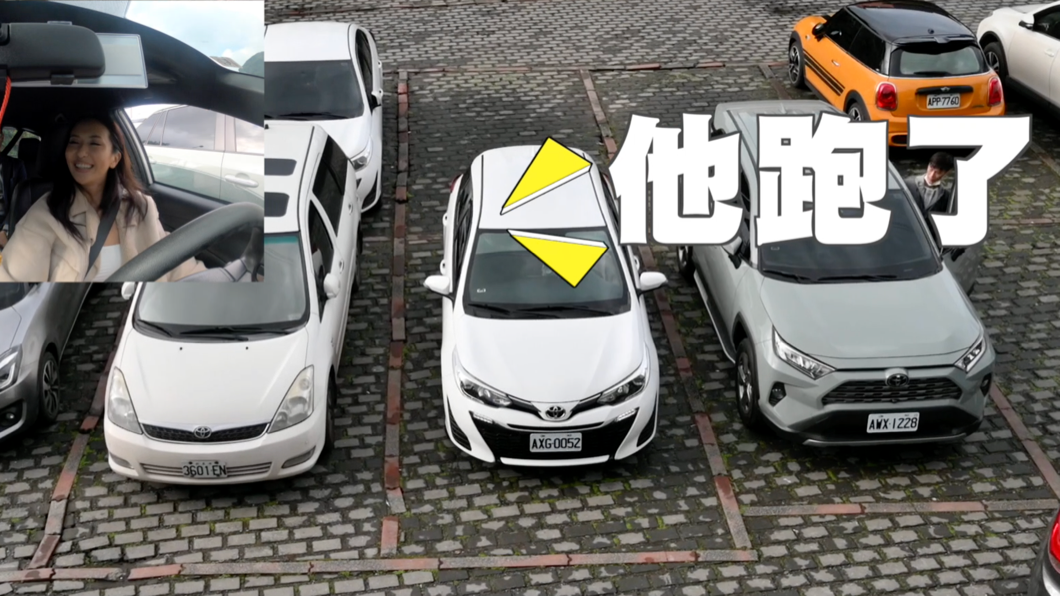 停好車後三人來到老街,一路上嬉笑怒罵。