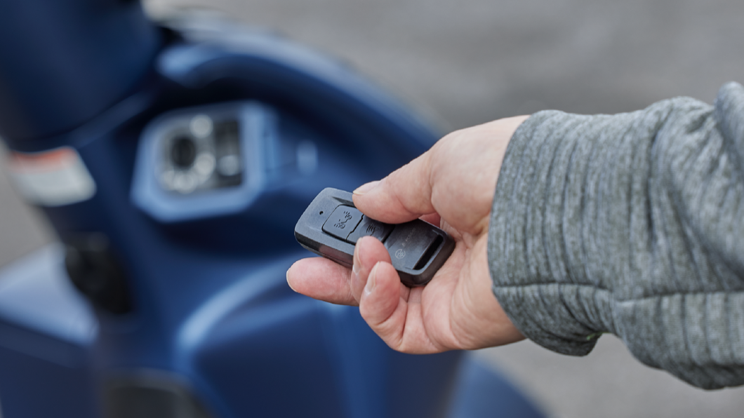 小改款DIO 110車上還具備Smart Key免鑰匙系統,騎士只要將鑰匙帶在身上就能夠輕鬆解鎖發動。(圖片來源/ Honda)