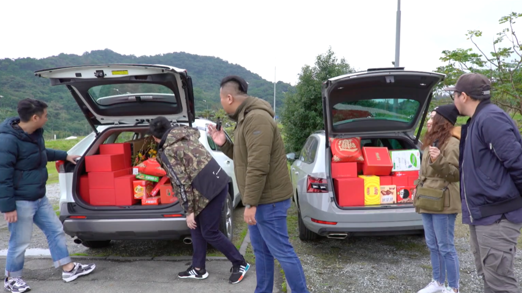用Skoda Superb Combi以及Toyota RAV4採買年貨,恰好可以觀察休旅車與旅行車之間的差別。