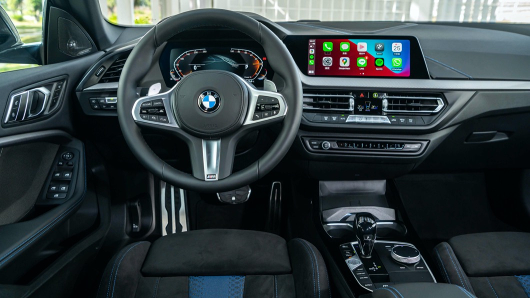 內裝部分,120i、220i Edition M車上均搭載M Sport套件。(圖片來源/ BMW)