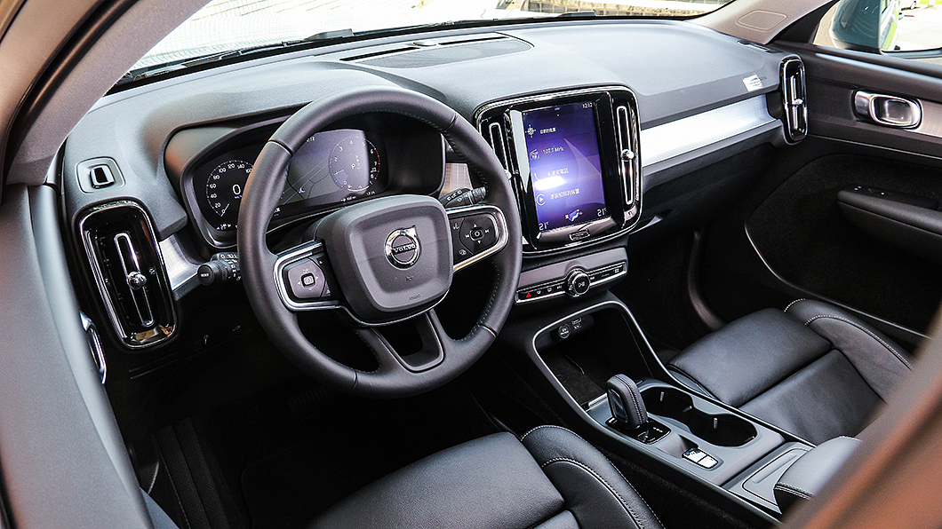 XC40 T3 Momentum配備主要在於舒適性配備有所取捨。