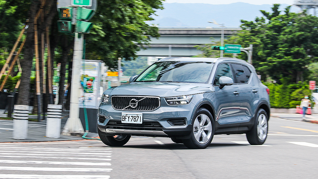 SUV車格關係，過彎側傾還是相對明顯。