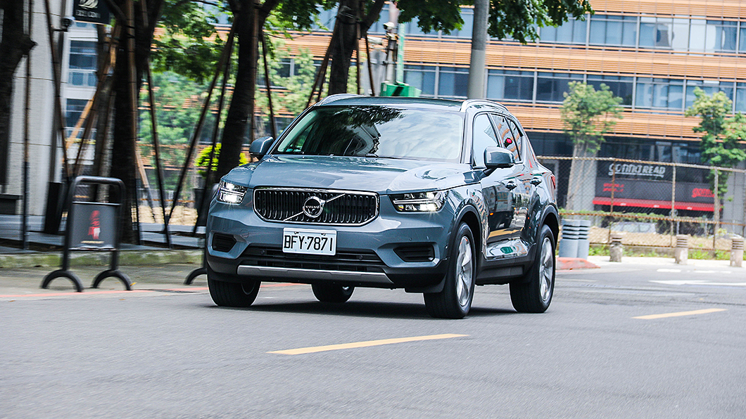 開價159.9萬元的XC40 T3 Momentum將XC車系入主門檻下殺至160萬元以內。