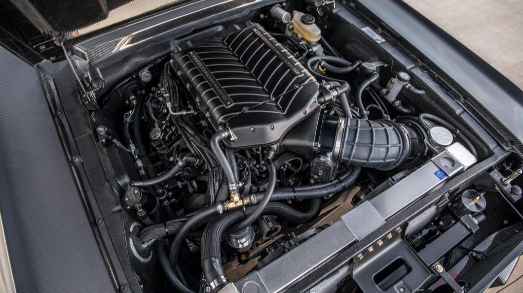 動力方面採用5.2升V8引擎,加上機械增壓系統後,可以壓榨出810匹最大馬力。(圖片來源/ Classic Recreations)