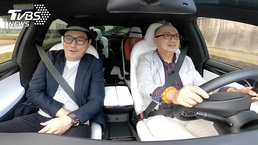 Paul形容Model X的加速過程猶如飲21年威士忌一般順暢。