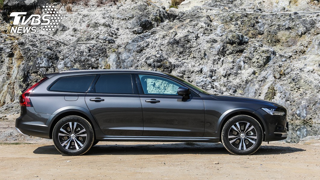 V90 Cross Country瞄準不喜歡休旅車的族群,並進一步延伸至有露營等輕度越野需求的休閒買家。