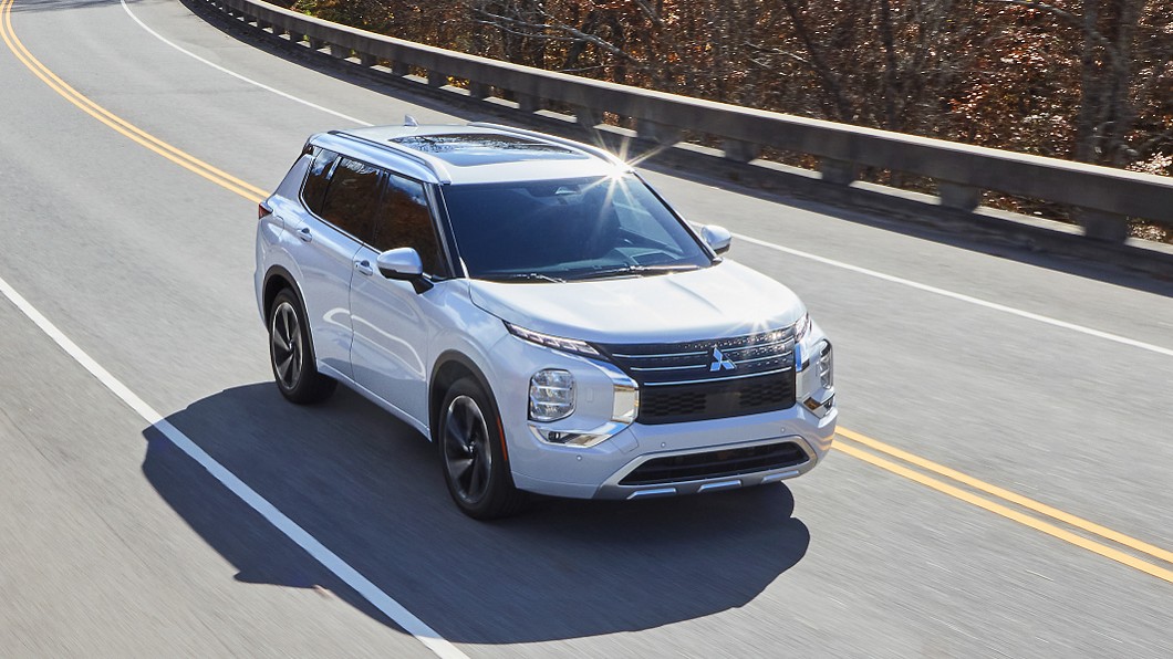 Mitsubishi表示，Outlander搭仔之2.5升引擎動力輸出較前代提升8.9%，油耗表現亦有2.6%進化。(圖片來源/ Mitsubishi)