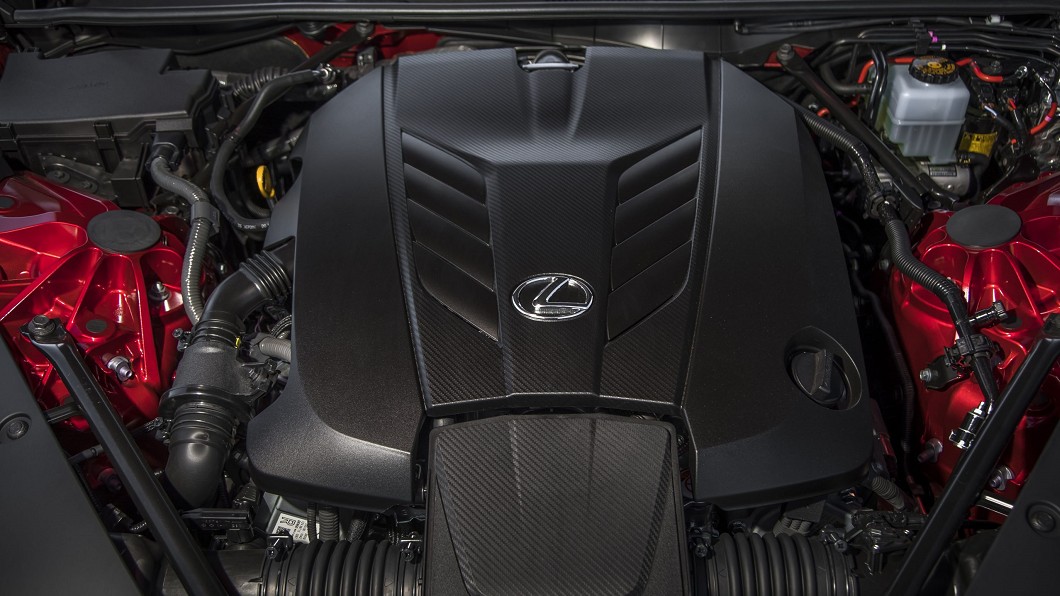 LC 500雖搭載V8引擎,飾蓋設計卻與預覽圖不同。(圖片來源/ Lexus)