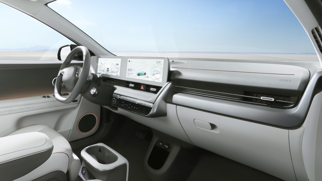 車內有雙12吋觸控螢幕,提供充滿科技感的使用介面。(圖片來源/ Hyundai)
