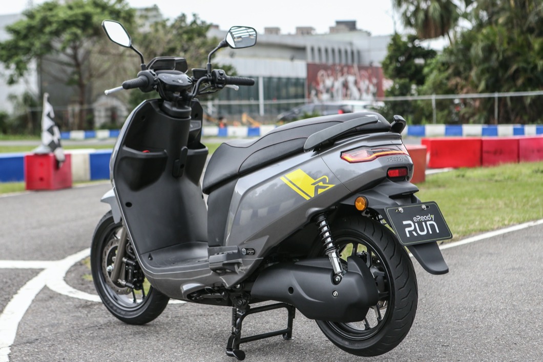 eReady Run具備高剛性車架,搭配33mm運動前叉內管,後方則配置雙槍避震器,且有5段預載可調。(圖片來源/ eReady)