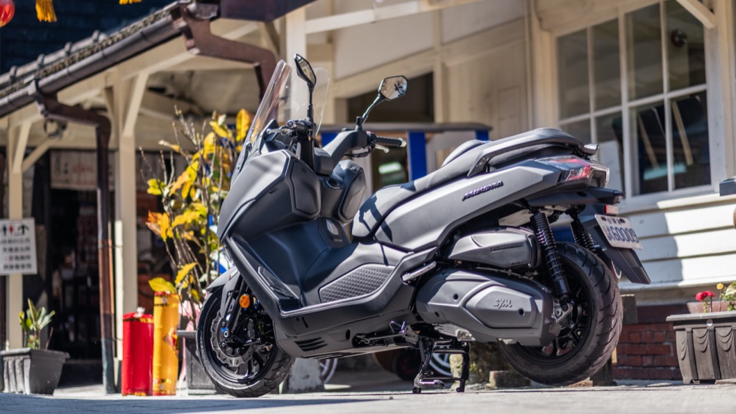 Maxsym 400車長縮減40mm，外型比前代更緊湊利落。(圖片來源/ SYM)