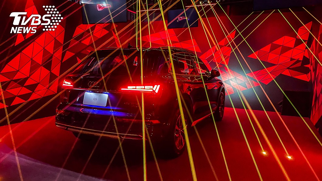 小改款Q5目前導入45 TFSI quattro與45 TFSI quattro Edition One兩款車型，以255萬元與279萬元預售價格接受買家訂購。