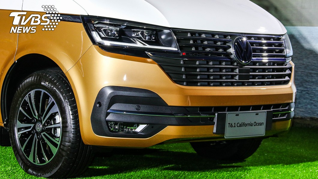 外觀造型追隨T6.1世代廂型車設計，透過氣派水箱護罩搭配新款頭燈燈組與前保桿設計，換來更動感視覺效果。