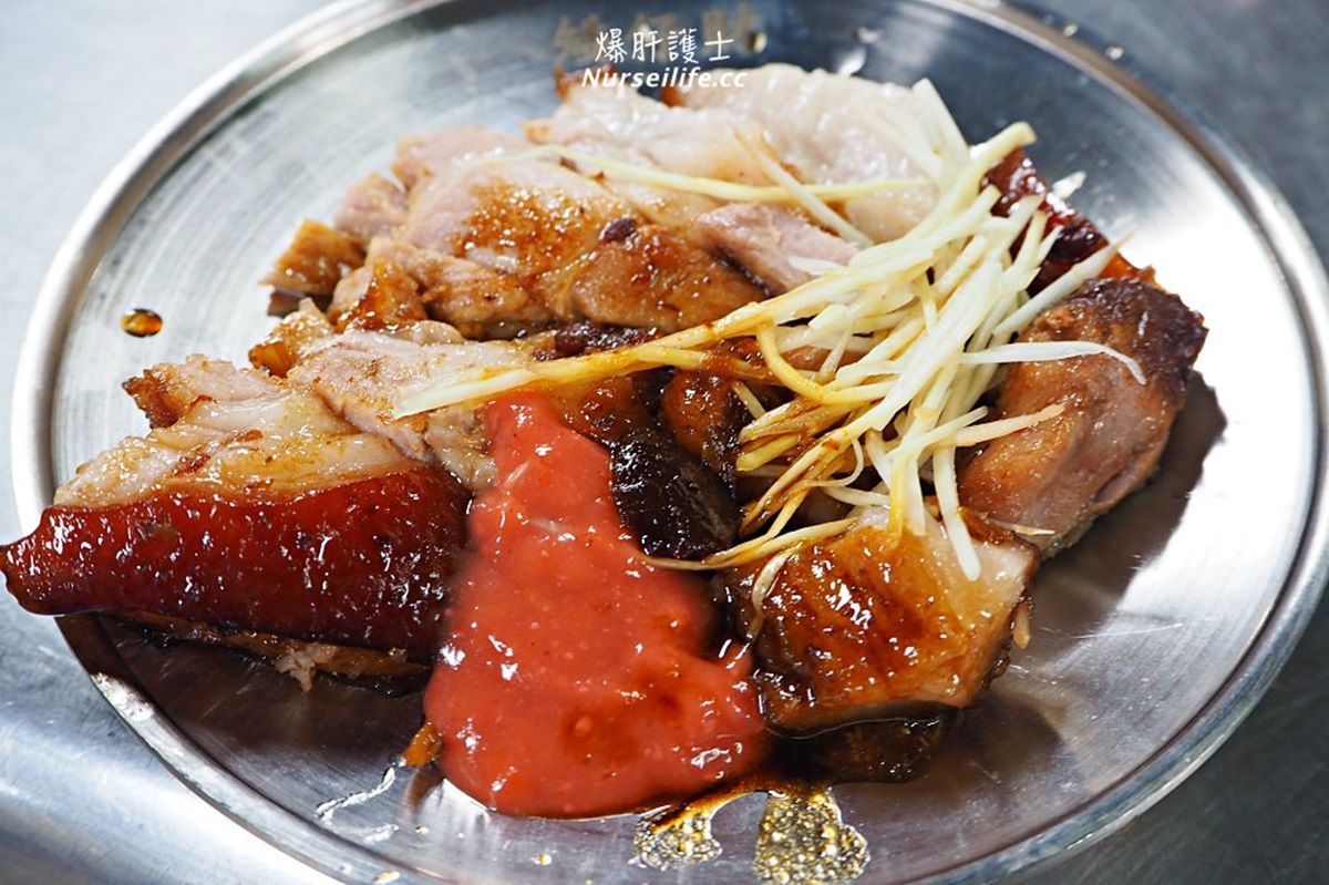 矮仔財滷肉飯的深黑滷汁相當有特色。(圖/爆肝護士的玩樂記事提供)