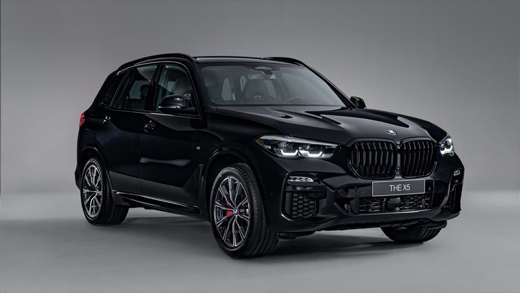 售價方面,X5 Dark Knight曜黑版建議售價為409萬元。