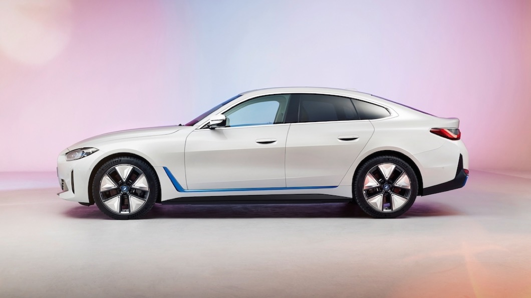 車身線條與新上市的4 Series Gran Coupe極為相似且車身尺碼接近,預計會在2022年有望於國內上市。(圖片來源/ BMW)