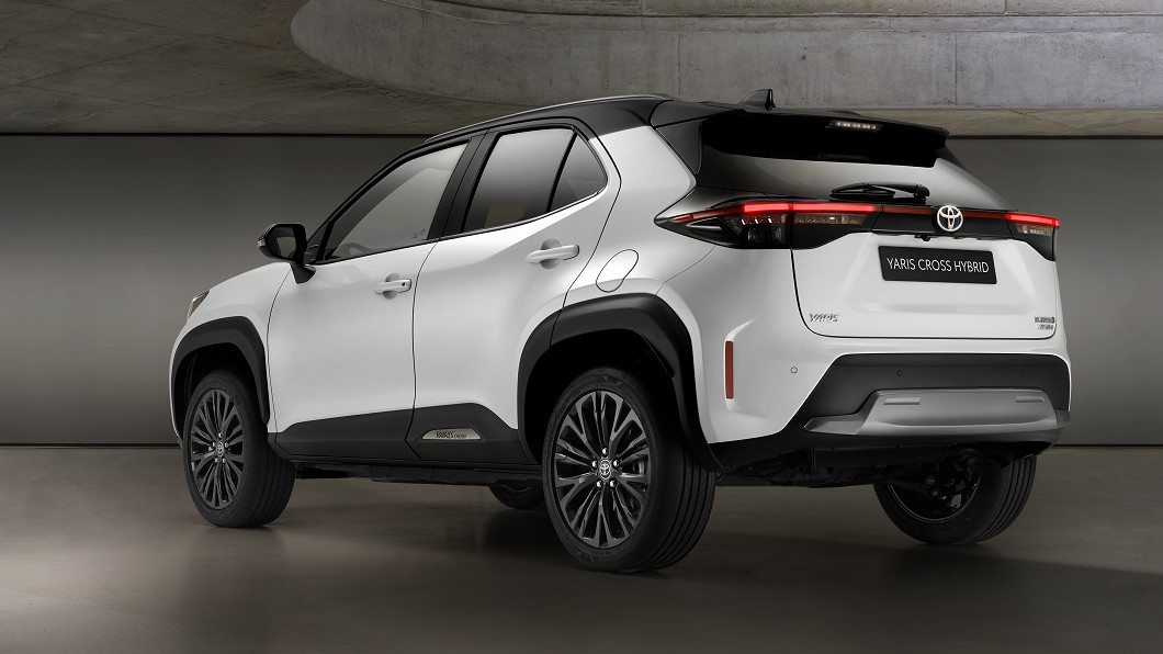 除18吋深灰色輪圈之外車頂亦增加車頂架配備。(圖片來源/ Toyota)