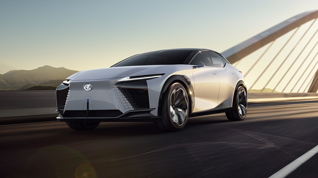 Lexus新概念車曝光電動化戰略 豐田章男:我要認真了!