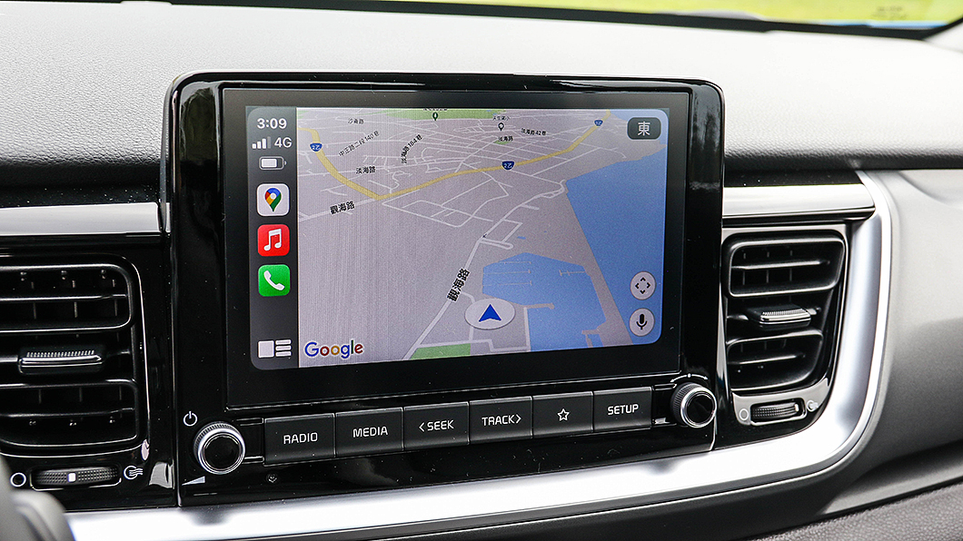 多媒體娛樂系統整合無線Apple CarPlay連結,同步將中控台觸控螢幕尺寸放大至8吋。