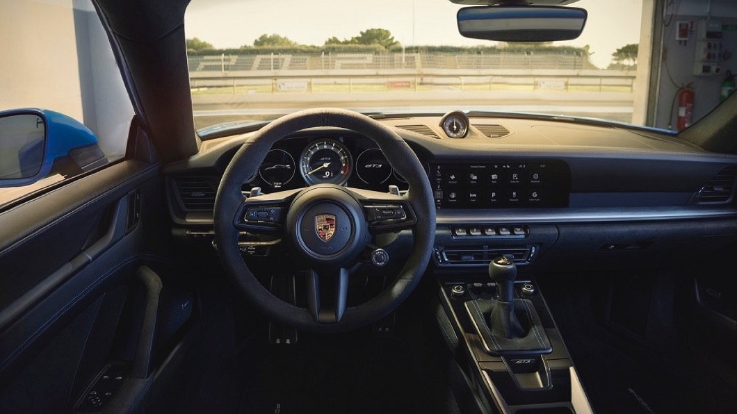 911 GT3全車採用輕量化設定,搭載手排變速箱時車重僅1,418kg。(圖片來源/ Porsche)