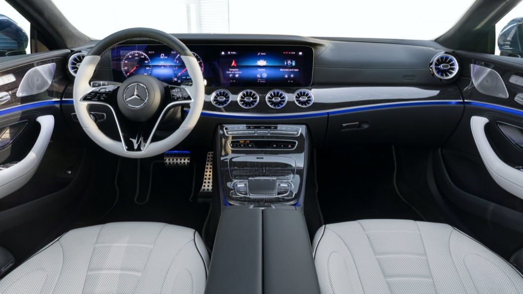 這次內裝的升級重點為全新造型方向盤以及MBUX系統。(圖片來源/ M-Benz)