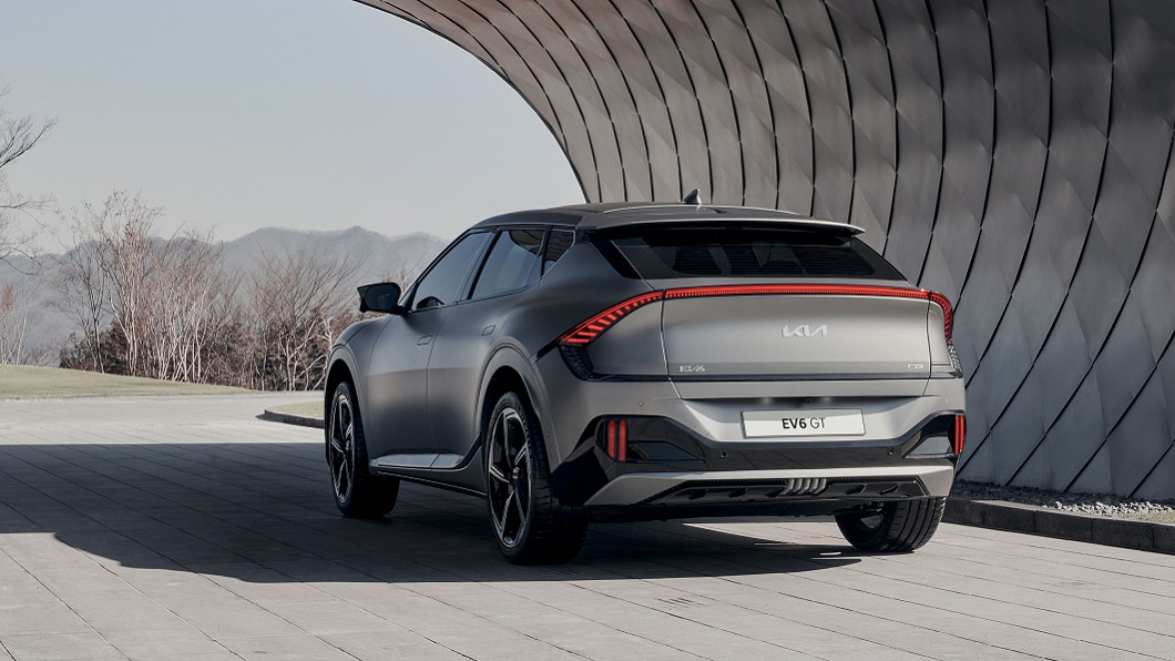 EV6支援800V快速充電系統,只需要18分鐘就能將電池電量從10%補充至80%。(圖片來源/ Kia)