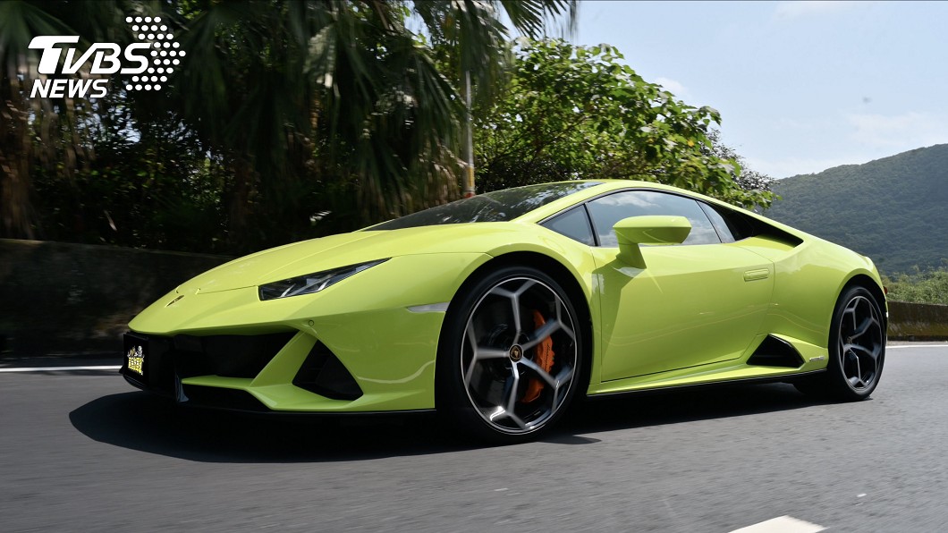 Huracán EVO Coupe少了上空的帥,但因車體較輕、結構更完整,擁有較出色的加速數據與車身剛性等表現。
