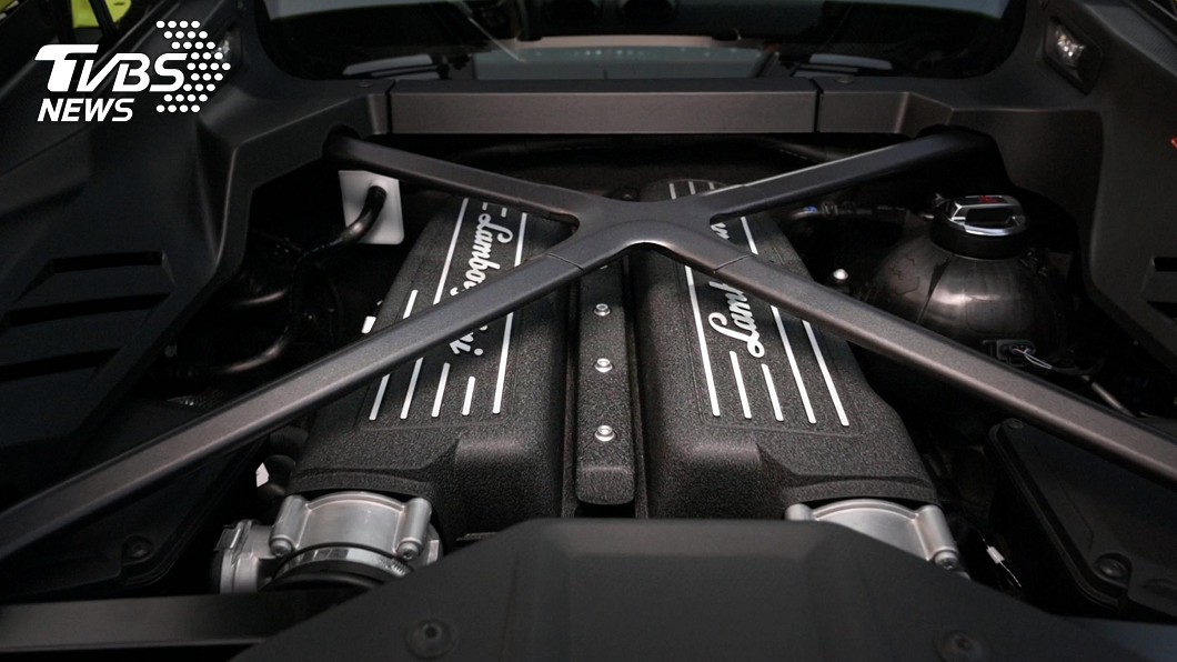 引擎來自小改前的Performante車型,動力輸出提升至640hp與61.6kgm。