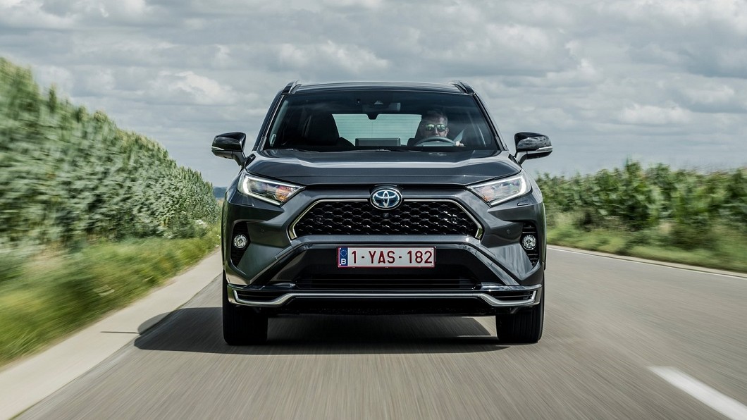 6月入主Toyota RAV4或是國產車就送dyson吸塵器。(圖片來源/ Toyota)