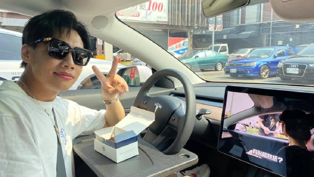 尼克交車沒多久後，就開著Tesla南下出遊。(圖片來源/ 取自尼克臉書)