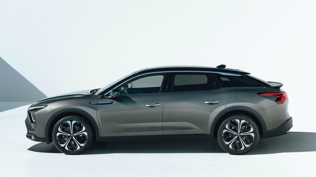 外觀設計方面全新C5 X受到2016年巴黎車展CXperience Concept的啟發,因此具備大膽的外觀設計。